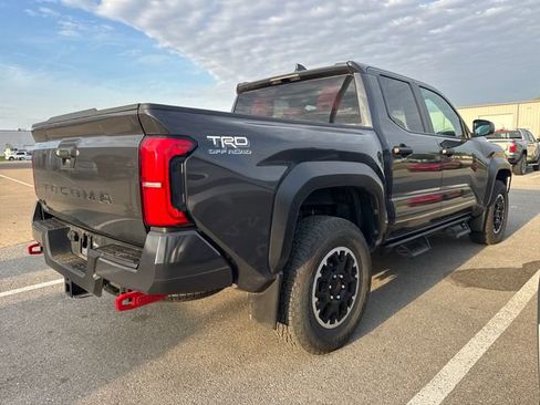 Used 2024 Toyota Tacoma TRD Off-Road image 4