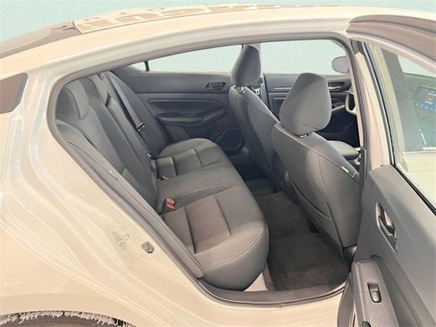 Used 2025 Nissan Altima 2.5 SV image 9