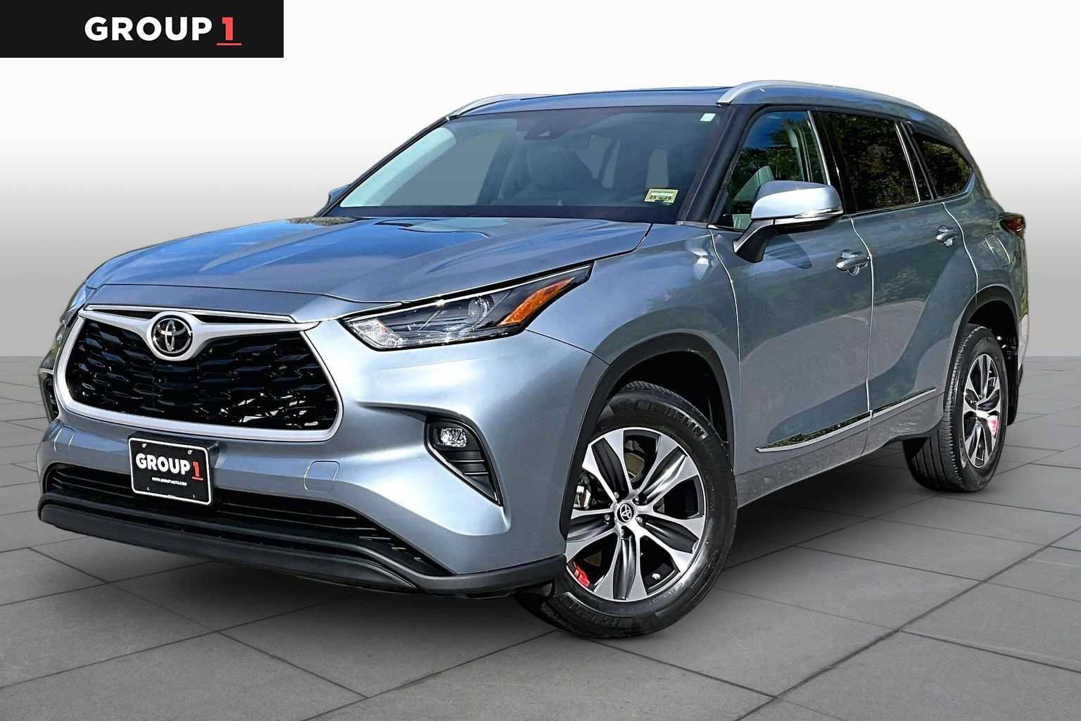 Used 2022 Toyota Highlander XLE AWD/4WD image 1