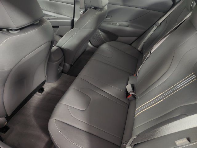 Certified 2025 Hyundai Elantra Hybrid FWD image 16