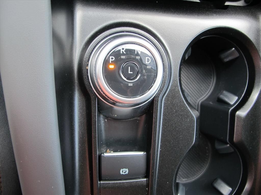 Used 2025 Ford Explorer Active RWD image 14