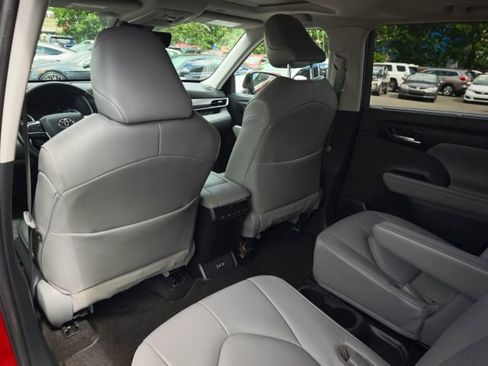 Used 2023 Toyota Highlander XLE FWD image 41