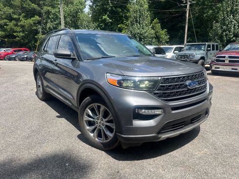 Used 2021 Ford Explorer XLT w/ Equipment Group 202A AWD/4WD image 4