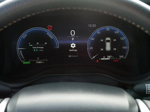 Used 2025 Toyota Sienna XLE Woodland Edition image 21