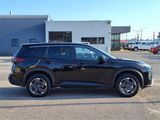 Used 2024 Nissan Rogue SV image 2