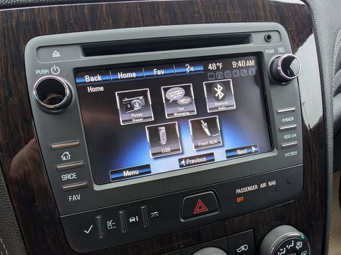 Used 2015 Chevrolet Traverse LT w/ Style and Technology Package image 25