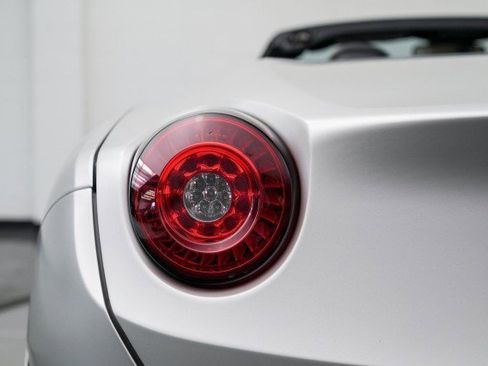 Used 2016 Ferrari California T image 24