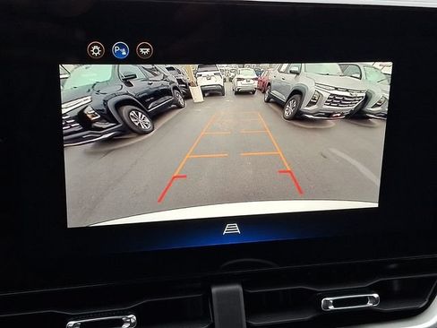 Used 2026 Chevrolet Equinox LT FWD image 18