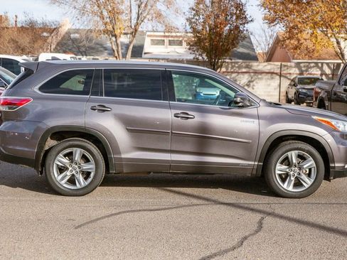 Used 2016 Toyota Highlander Limited w/ Driver Technology Package image 4