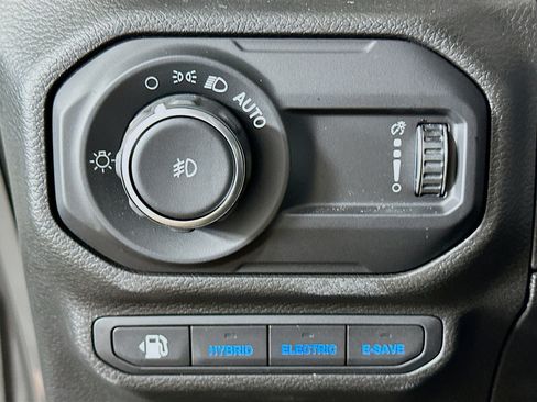Used 2023 Jeep Wrangler Unlimited Sahara w/ Cold Weather Group AWD/4WD image 16