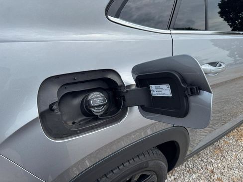 Used 2023 Volkswagen Atlas Cross Sport SE FWD image 11