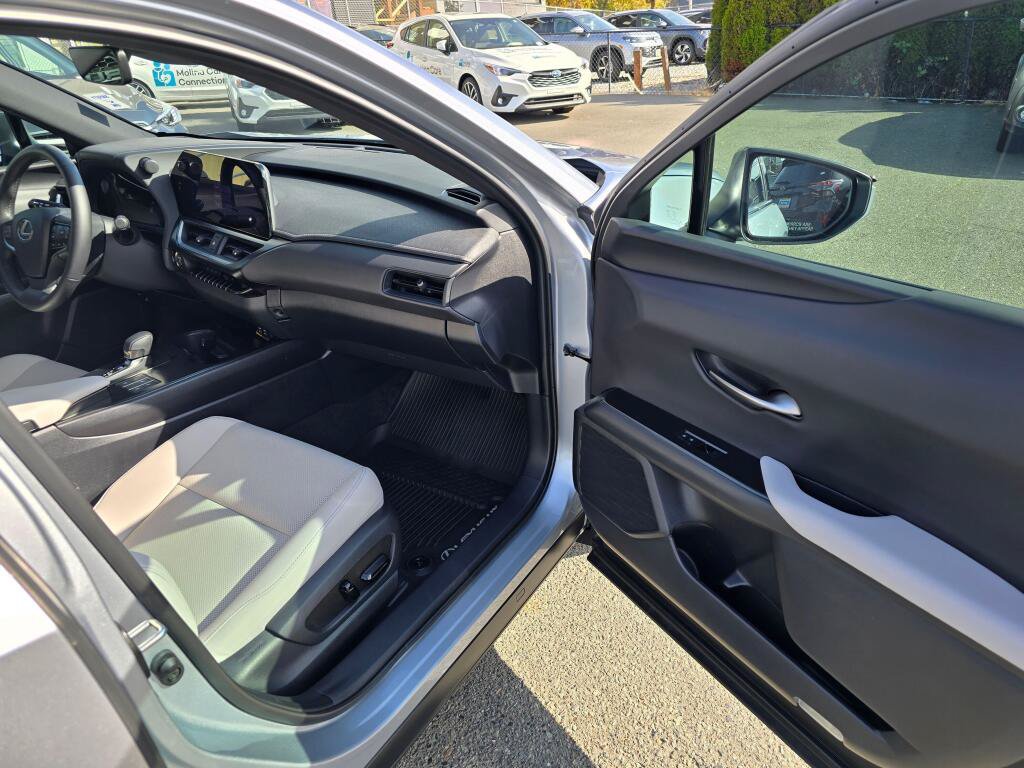 Used 2025 Lexus UX 300h AWD w/ Accessory Package (Z1) image 10