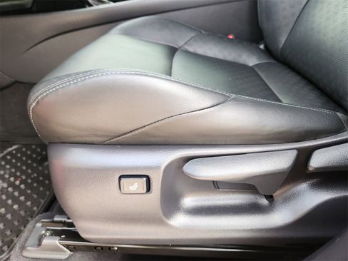 Used 2019 Toyota C-HR Limited image 27