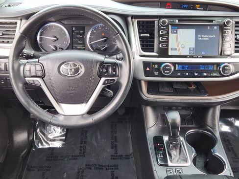 Used 2019 Toyota Highlander XLE image 29