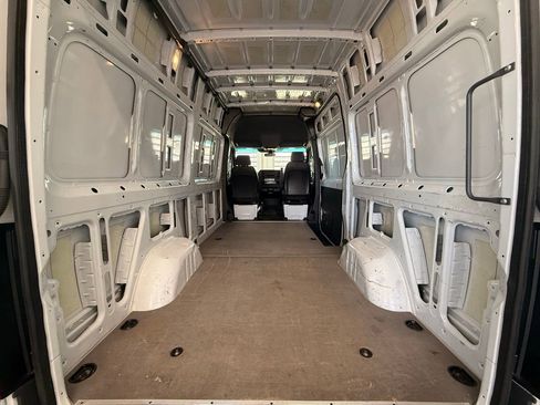 Used 2025 Mercedes-Benz Sprinter 2500 image 11