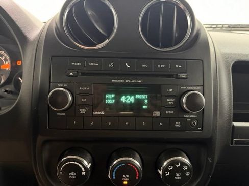 Used 2017 Jeep Patriot High Altitude FWD image 18
