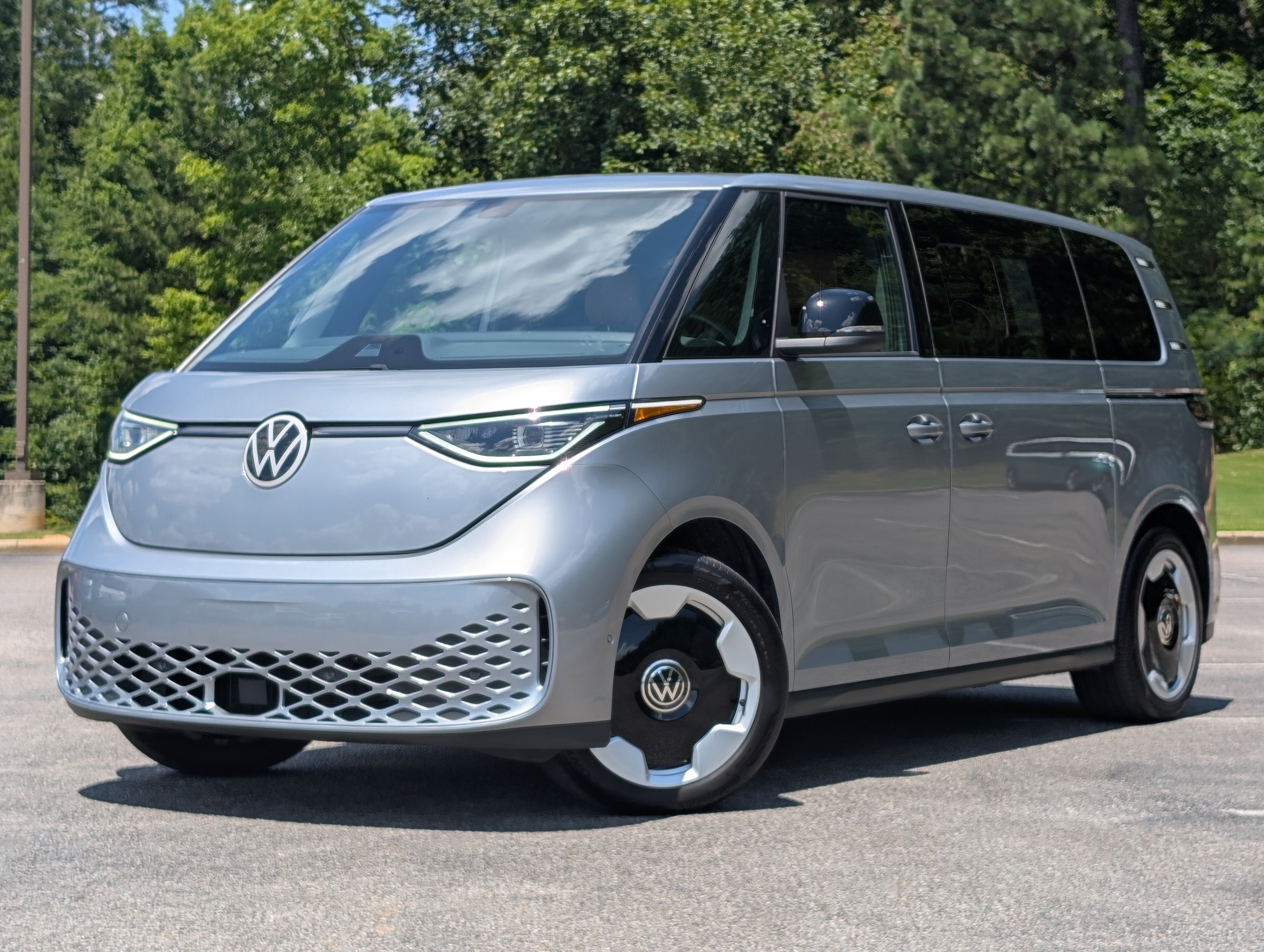 Used 2025 Volkswagen ID. Buzz Pro S RWD image 3