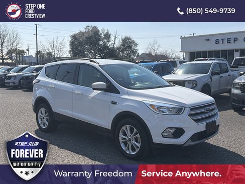 Used 2018 Ford Escape SE image 1