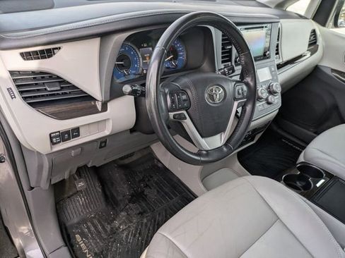 Used 2018 Toyota Sienna XLE Premium image 16