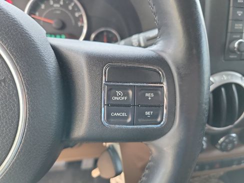 Used 2012 Jeep Wrangler Unlimited Rubicon w/ Connectivity Group AWD/4WD image 17