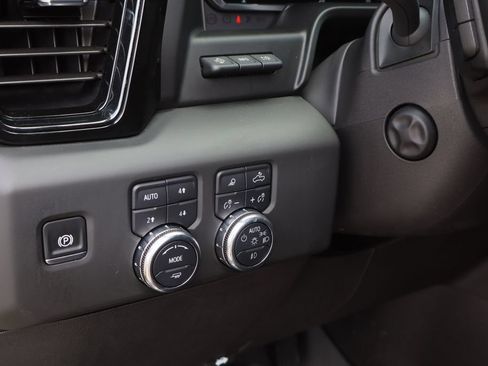 Certified 2025 GMC Sierra 1500 AT4 w/ AT4 Premium Package AWD/4WD image 13
