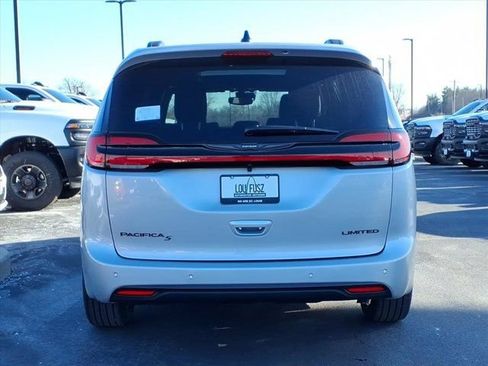 New 2026 Chrysler Pacifica Limited w/ S Appearance Package FWD image 21