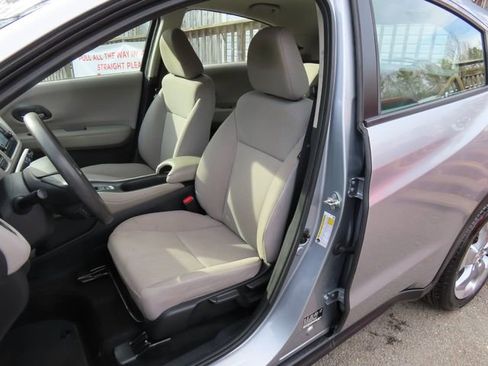 Used 2018 Honda HR-V LX image 18