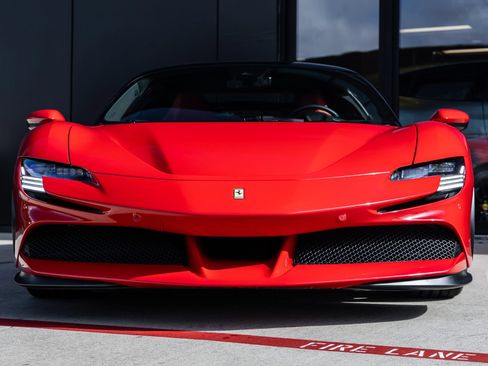 Used 2022 Ferrari SF90 Stradale AWD/4WD image 5