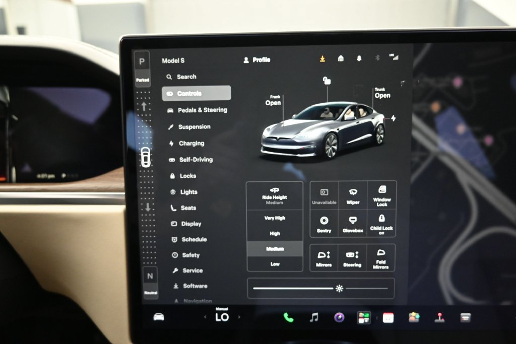 Used 2022 Tesla Model S AWD/4WD image 13