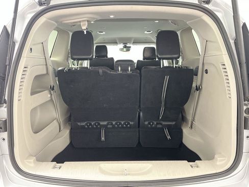 Used 2024 Chrysler Pacifica Touring-L FWD image 28