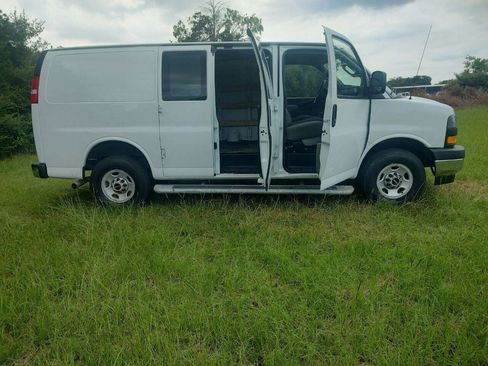 Used 2021 GMC Savana 2500 w/ Driver Convenience Package image 7