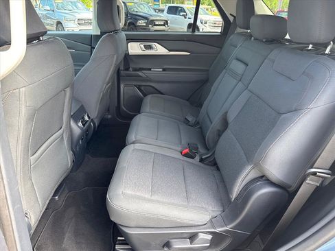 Used 2025 Ford Explorer Active AWD/4WD image 9
