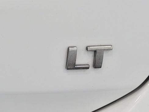 Used 2024 Chevrolet Equinox LT w/ LPO, Floor Liner Package FWD image 10