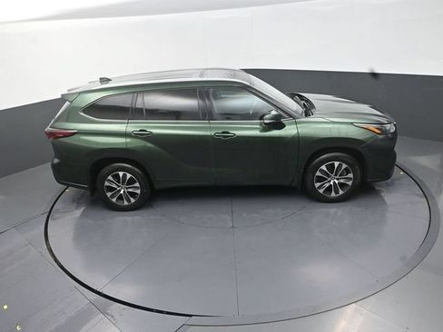 Used 2025 Toyota Highlander XLE AWD/4WD image 31
