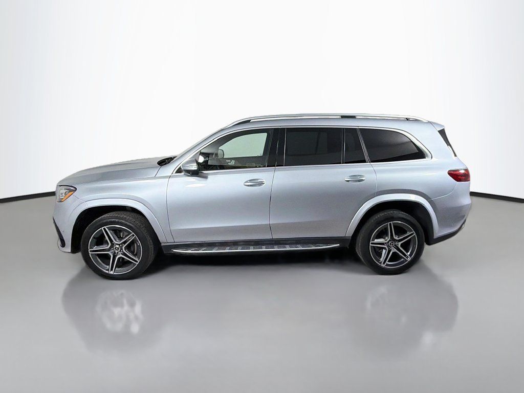 Used 2024 Mercedes-Benz GLS 450 4MATIC image 9