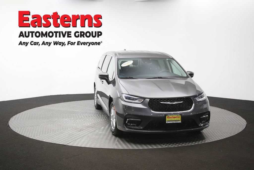 Used 2023 Chrysler Pacifica Touring-L FWD image 53