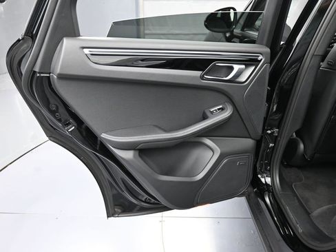 Certified 2025 Porsche Macan image 22