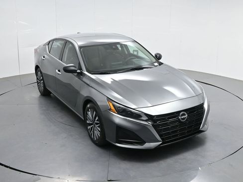 Used 2024 Nissan Altima 2.5 SV FWD image 42