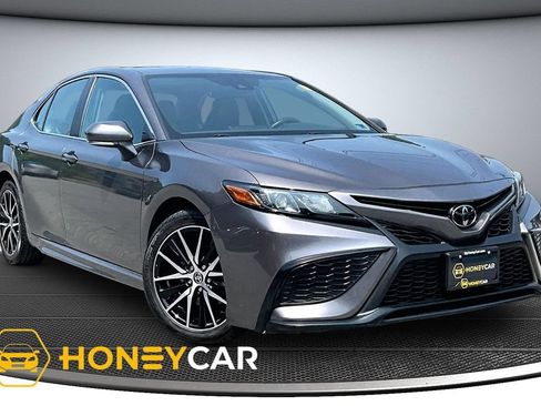 Used 2023 Toyota Camry SE FWD image 1