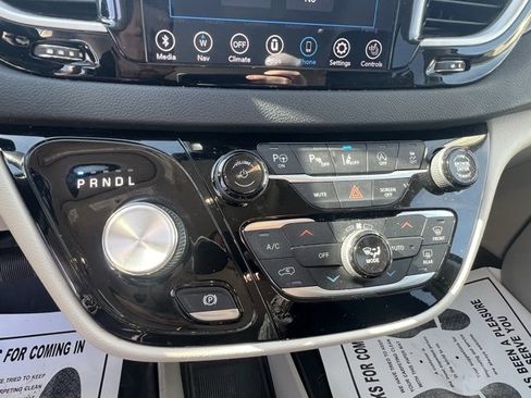 Used 2020 Chrysler Pacifica Touring-L Plus w/ Advanced Safetytec Group image 18