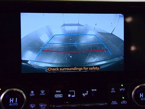 Used 2023 Toyota Highlander XLE image 23