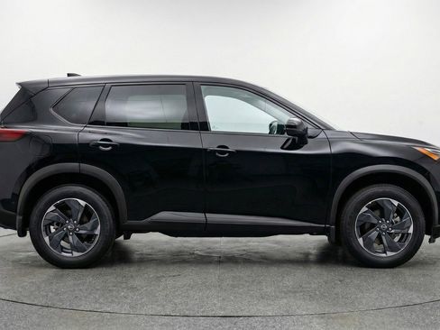 Used 2025 Nissan Rogue SV FWD image 11