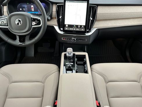 New 2026 Volvo XC90 B6 Plus w/ Protection Package Premier image 12