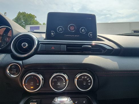 Used 2019 MAZDA MX-5 Miata RF Grand Touring RWD image 17