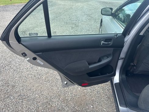 Used 2005 Honda Accord LX image 22