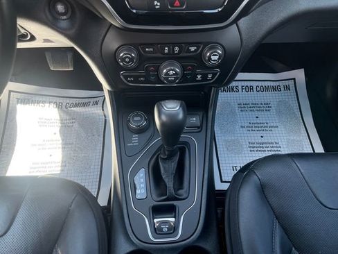 Used 2019 Jeep Cherokee High Altitude AWD/4WD image 11
