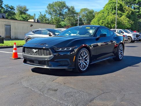 Used 2025 Ford Mustang Premium RWD image 3