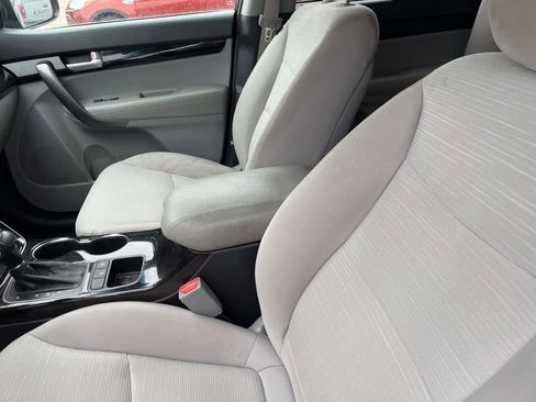 Used 2014 Kia Sorento LX image 27