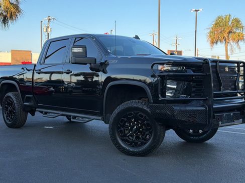 Used 2021 Chevrolet Silverado 2500 Custom w/ Custom Value Package image 2