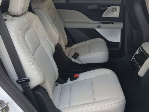 Used 2025 Lincoln Aviator Reserve w/ Luxury Package image 21